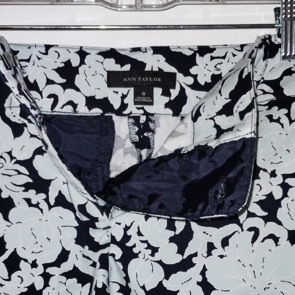 Ann Taylor Black and Baby Blue Floral Women Shorts Cargos - Picture 2 of 10